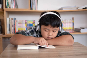 Child reads along while listening to an audiobook